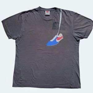 Vintage Nike Men’s Track Shoe Over Shoulder Eugene 08 Hayward T-Shirt XL RARE!!